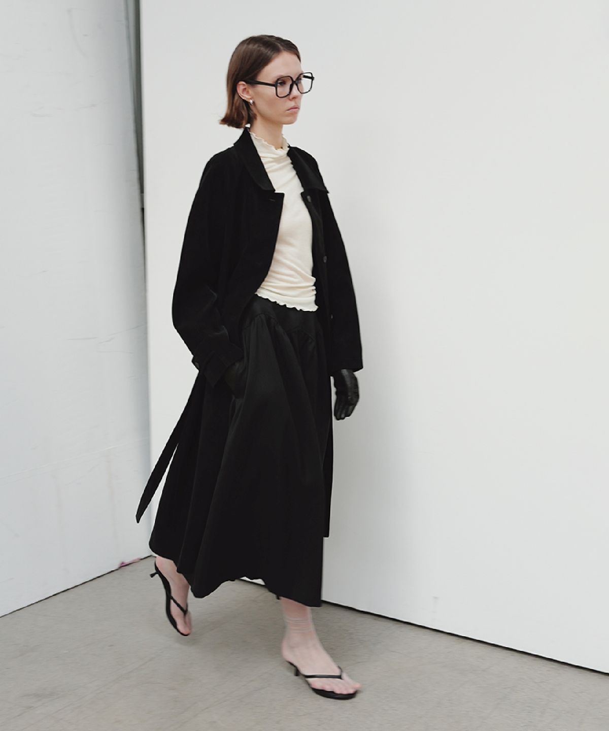 더룸(THELOOM) SUEDE AURA TRENCH COAT_BLACK