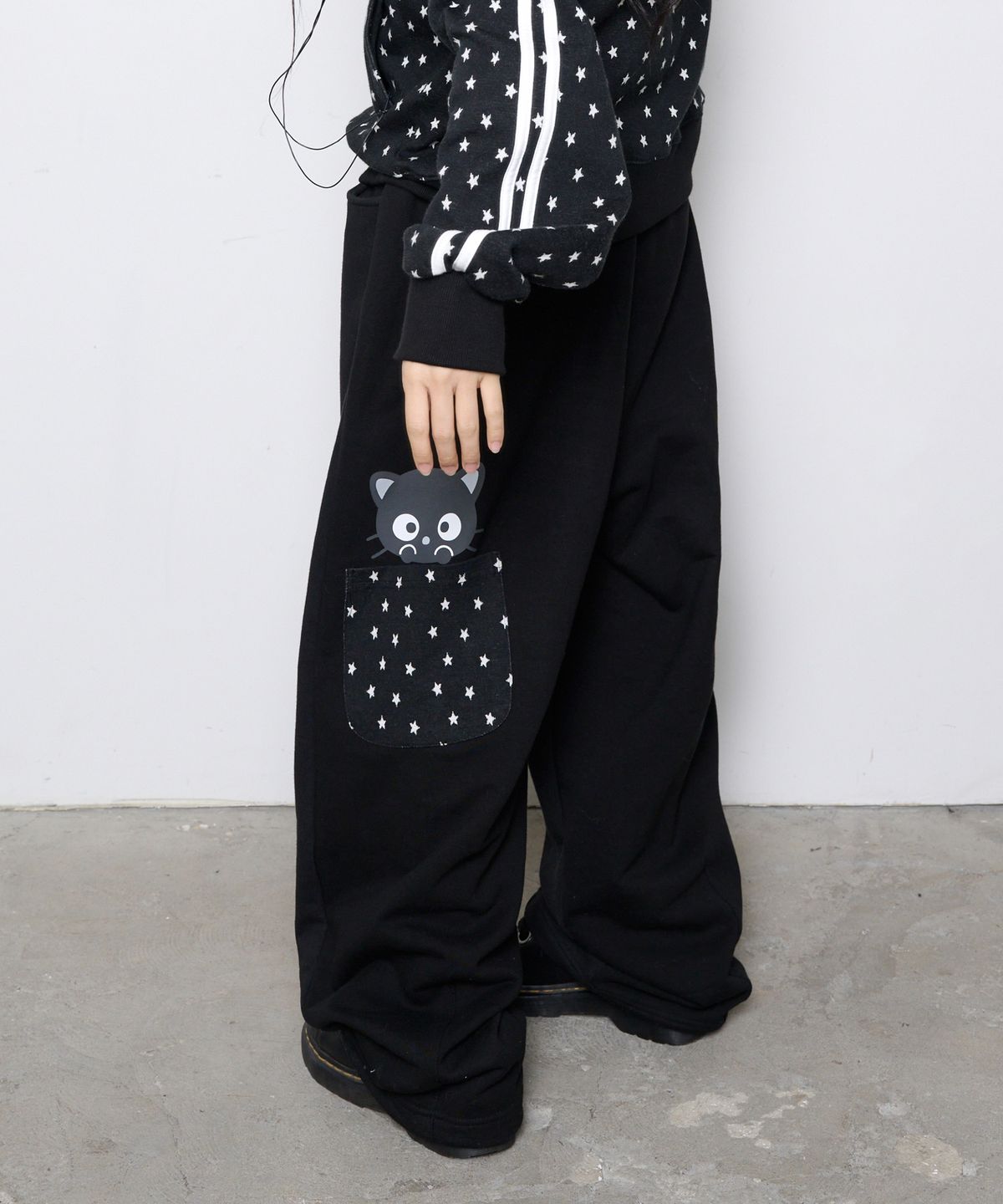 잇자바이브(ITZAVIBE) CHOCOCAT STAR POCKET PANTS - BLACK