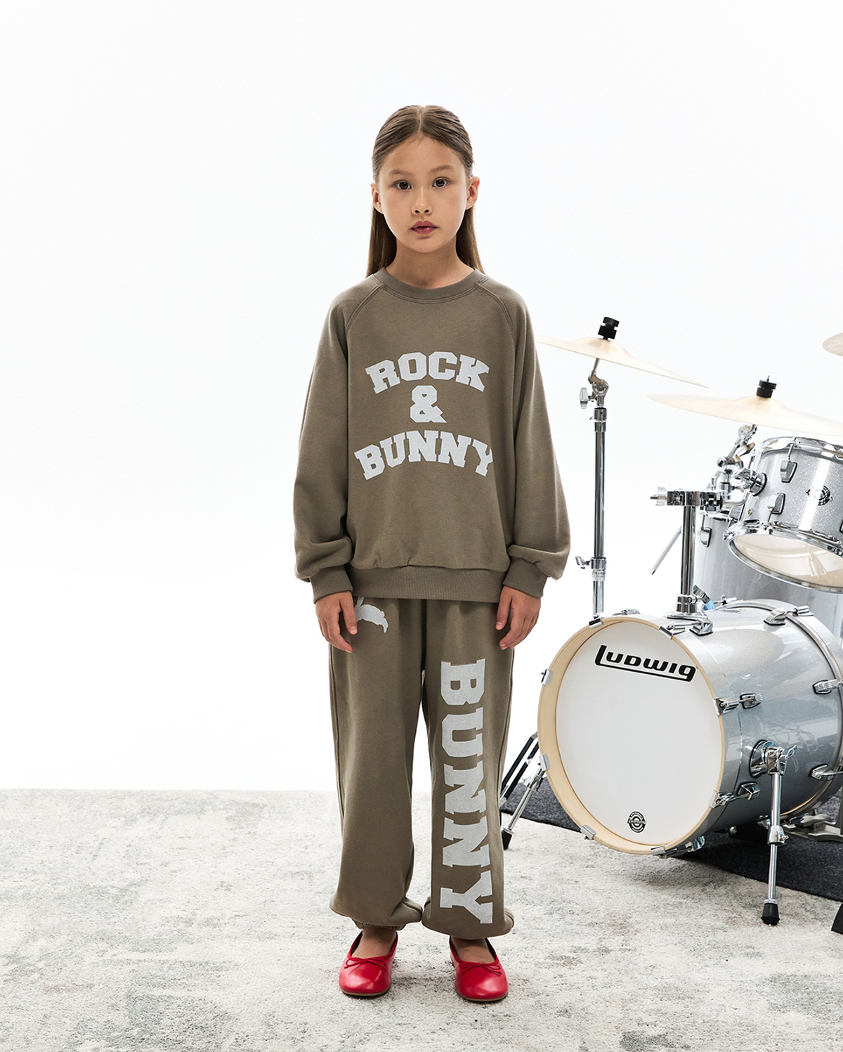 런레빗(RUNRABBIT) Rock Bunny Jogger Pants