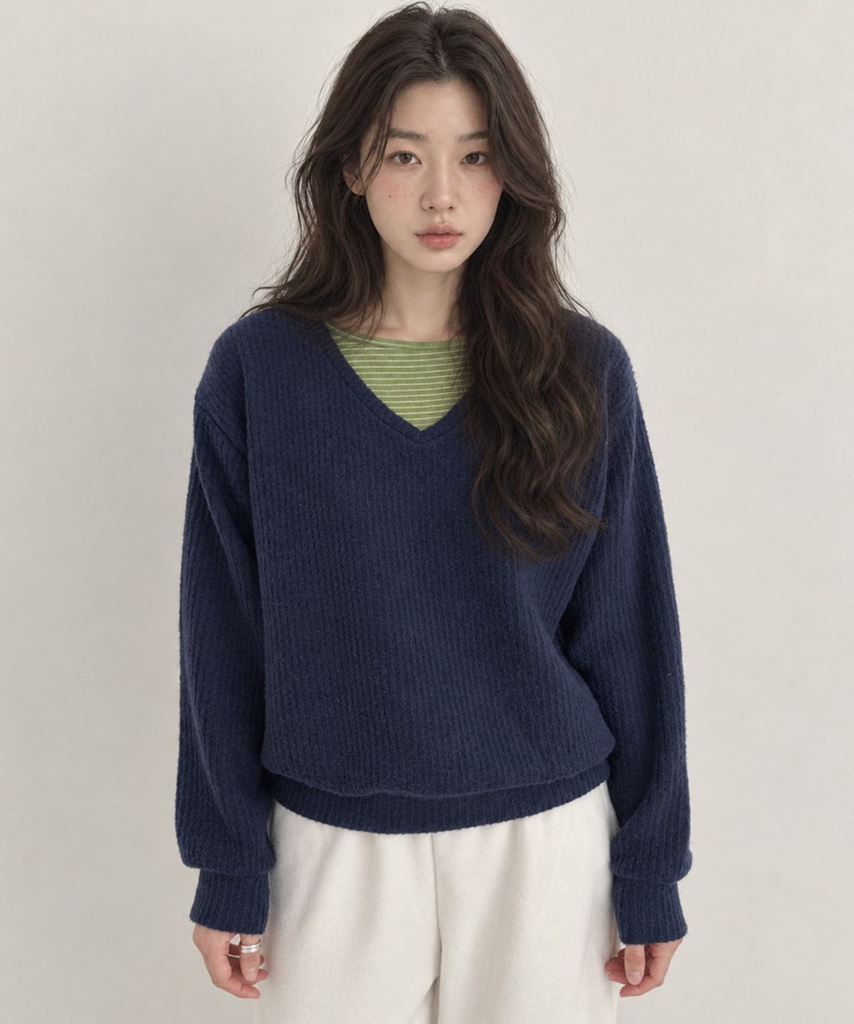 넌즈시(NUNZSI) 브러쉬 스트라이프 레이어드 풀오버 네이비