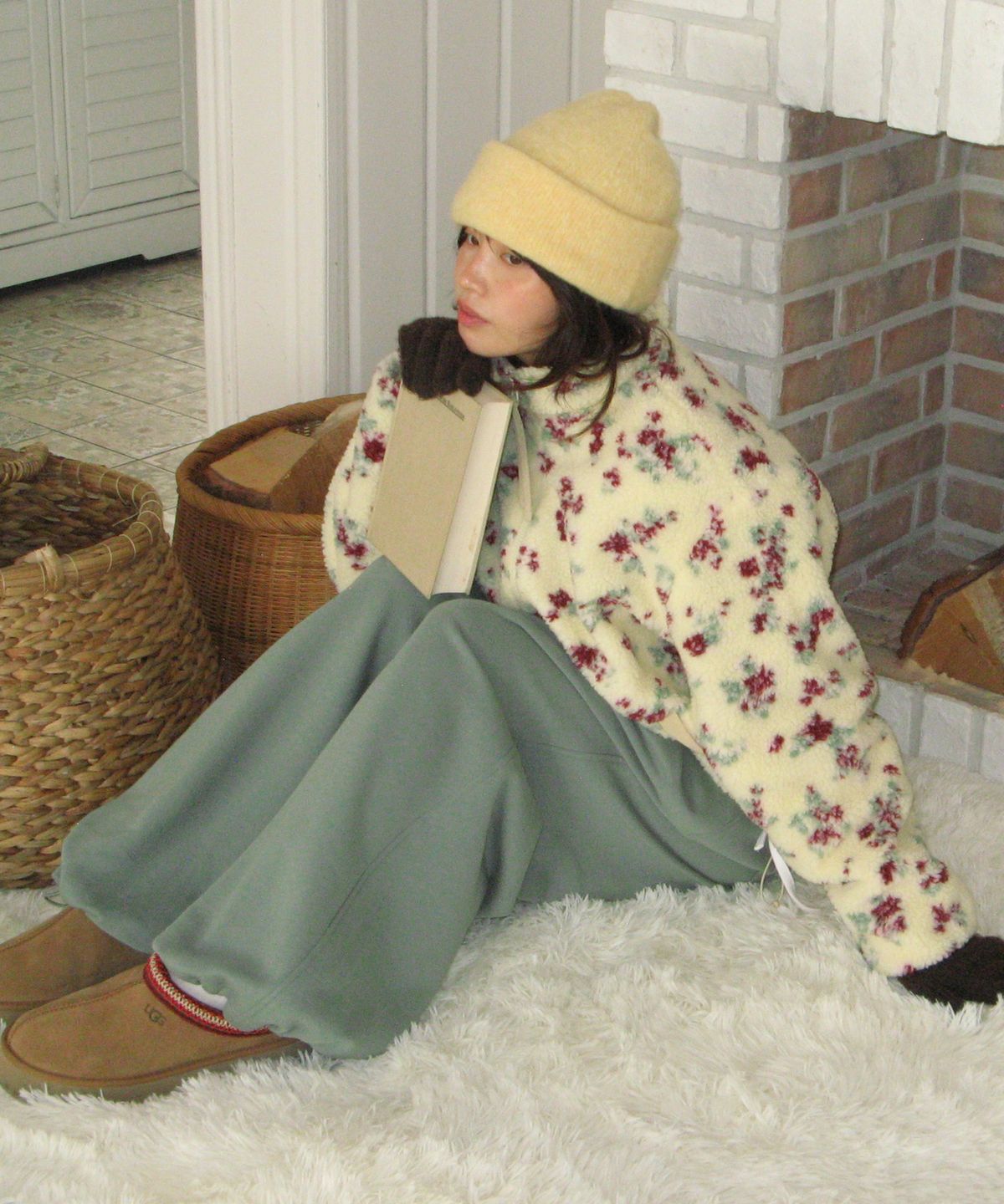 론론(RONRON) PATTERN FLEECE ZIP UP JUMPER CREAM FLOWER