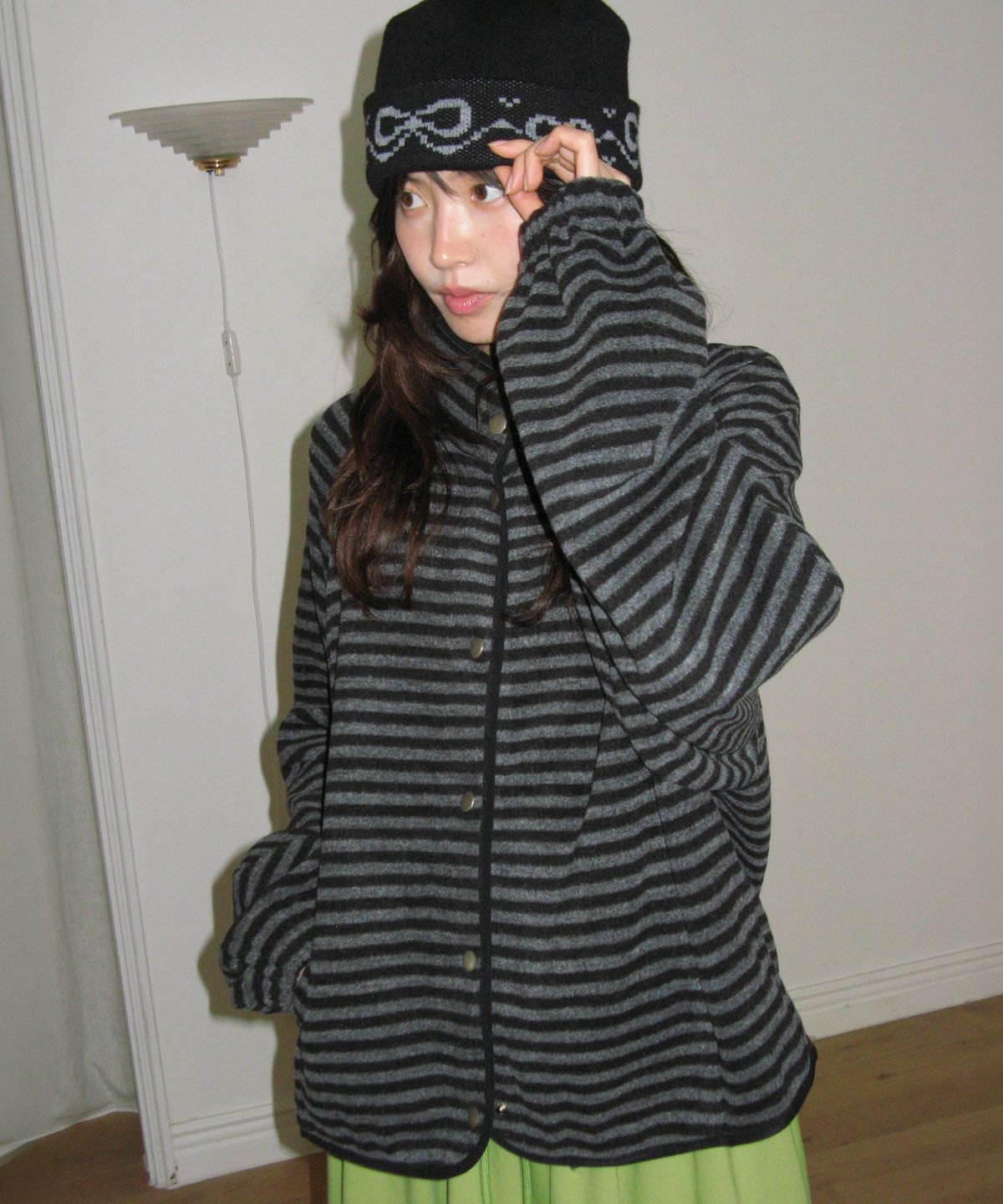 론론(RONRON) HIGH NECK SNAP FLEECE JUMPER BLACK STRIPE