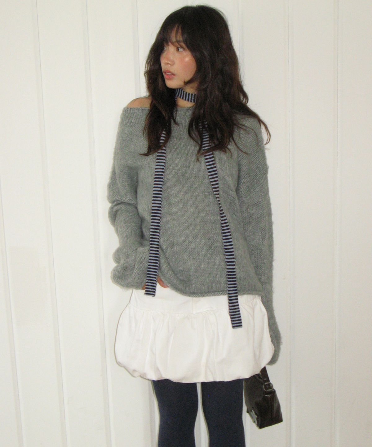 론론(RONRON) CUT OFF BELL SLEEVE KNIT GREY