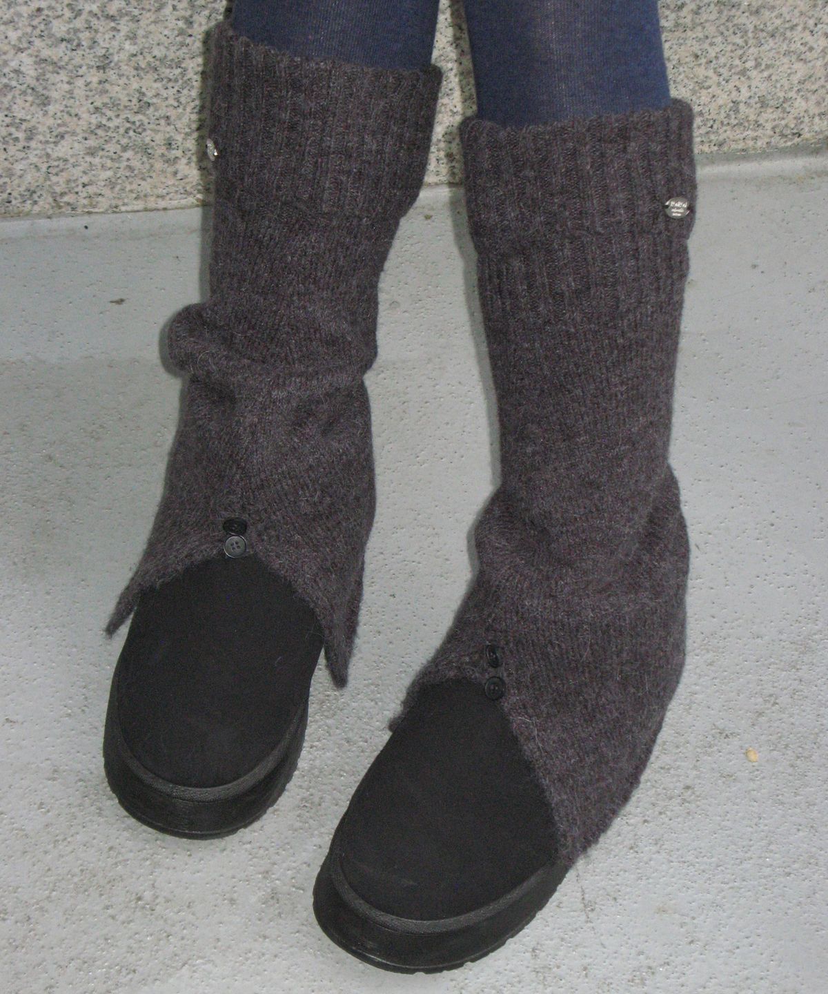 론론(RONRON) FOLDING KNIT LEG WARMERS CHARCOAL