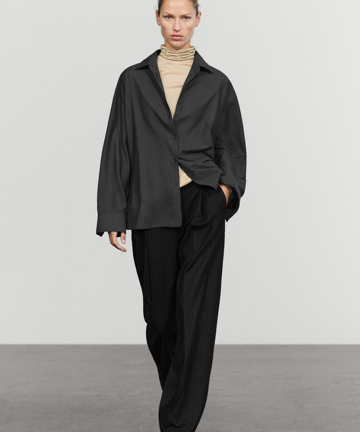 마시모두띠(MASSIMO DUTTI) 와이드 레그 핀스트라이프 팬츠