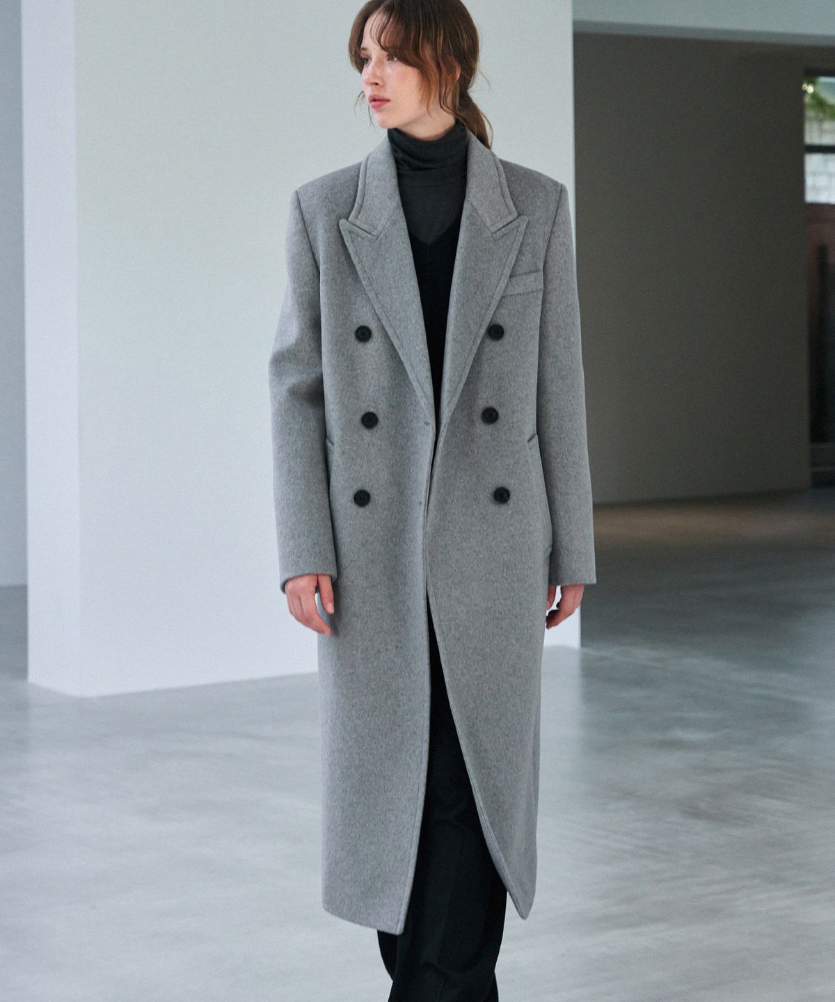 드로우핏 우먼(DRAWFIT WOMEN) 소프트 캐시미어 피크드 칼라 더블 롱 코트 [MID-GREY]