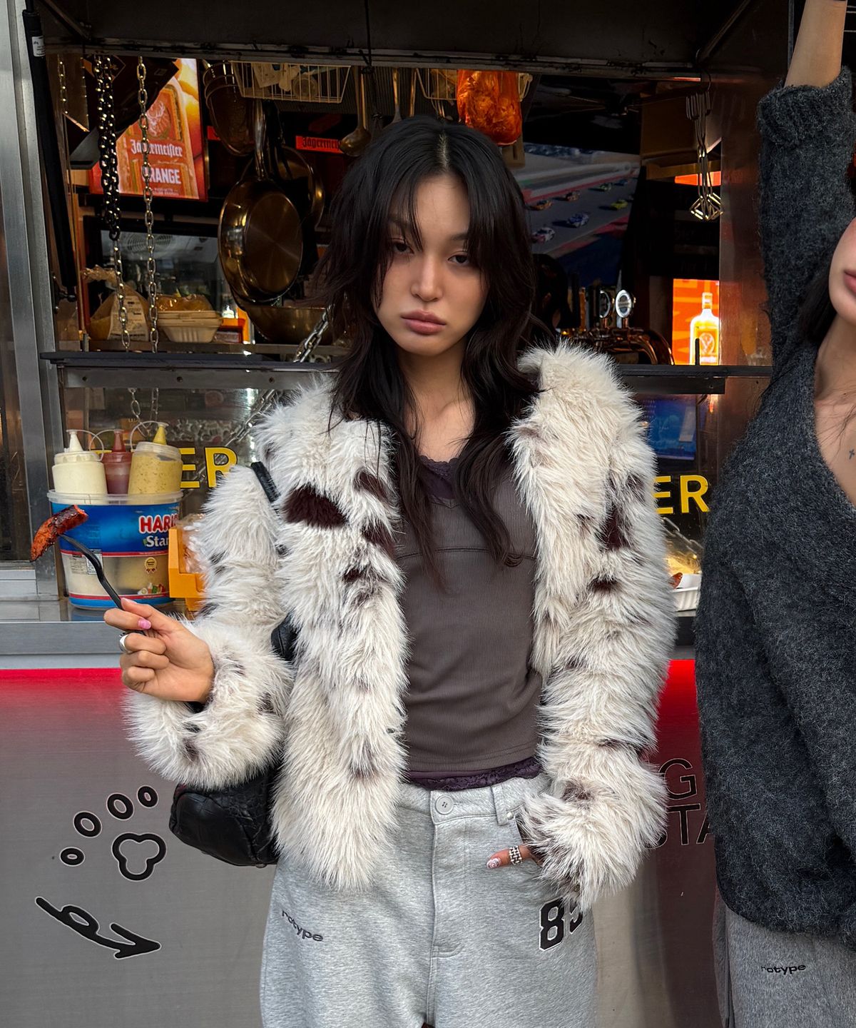 로타입(ROUGHTYPE) Cow Neckless Fur Jacket - Ivory