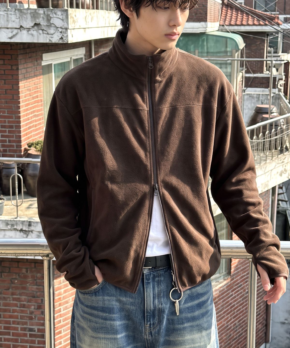언더오프(UNDEROFF) 블랭킷 플리스 핑거홀 크롭 집업 브라운