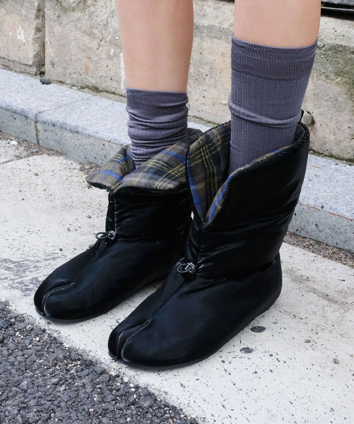 페이즈(PAES) Padded String Boots / Black