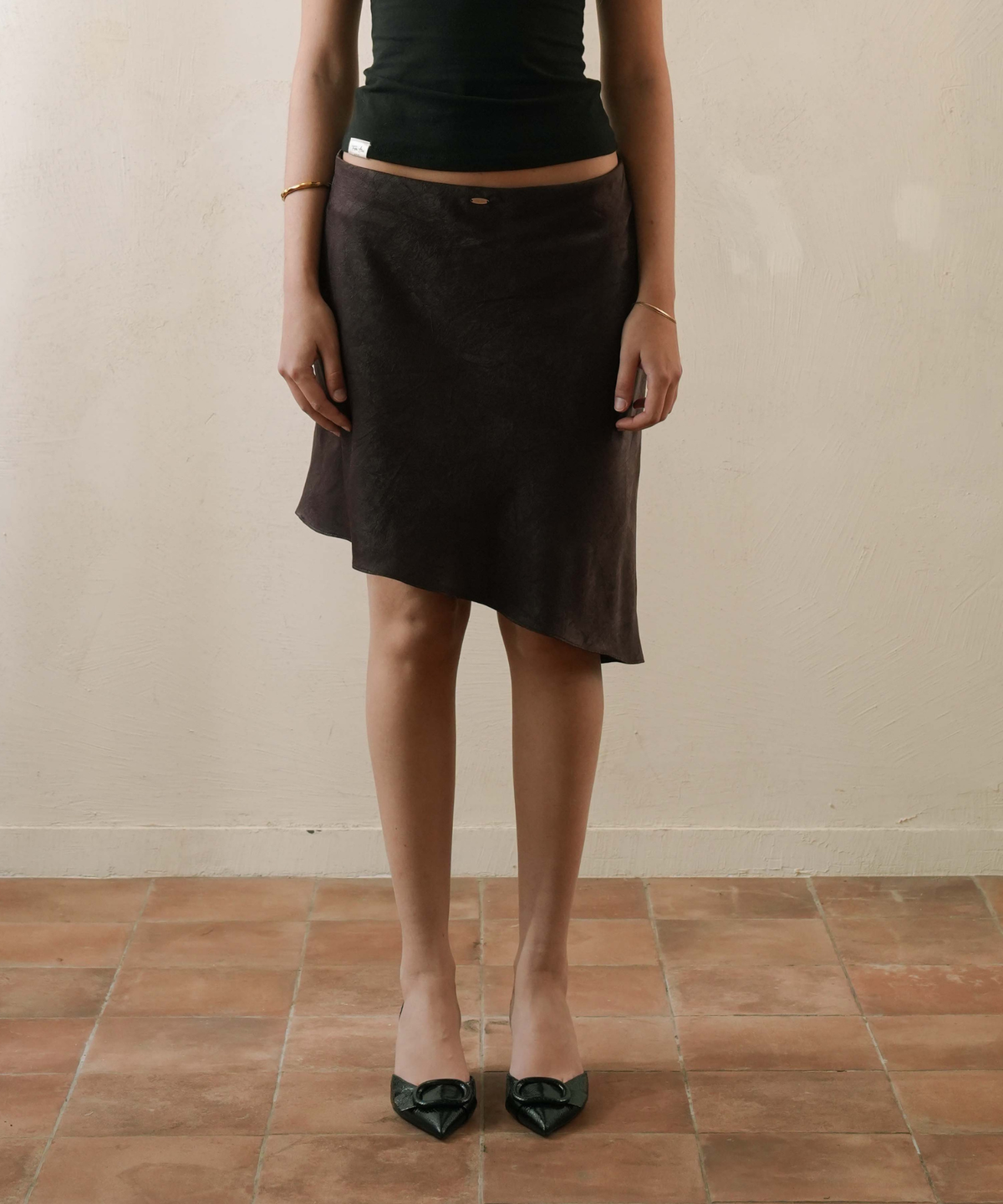 피프트 에일리어스(FIFTHALIAS) Crease satin midi skirt Brown