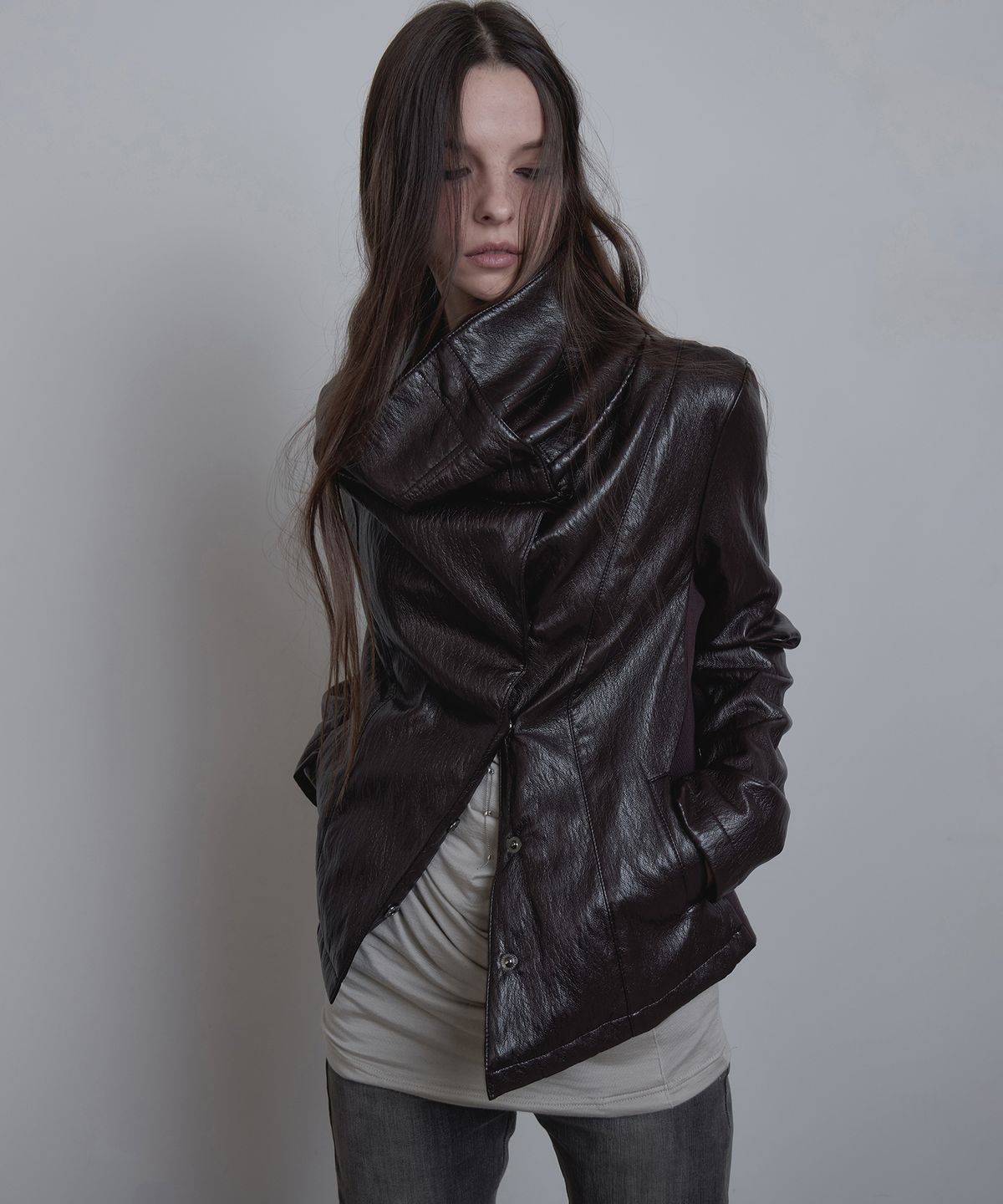 애시메트리(ASYMMETRY) CONVERTIBLE DRAPE LEATHER JACKET / BROWN