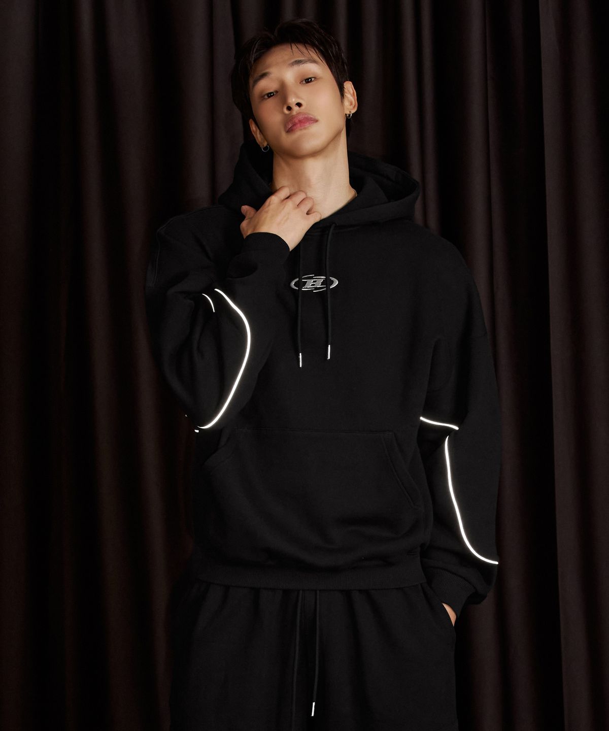 본투윈(BORN TO WIN) BIG CHROME REFLECTIVE LINE FLEECE HOODIE [BLACK]