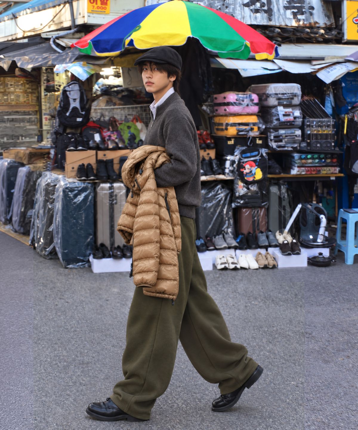 오에스아이(OSI) 와이드 핀턱 벌룬 스웻팬츠 카키