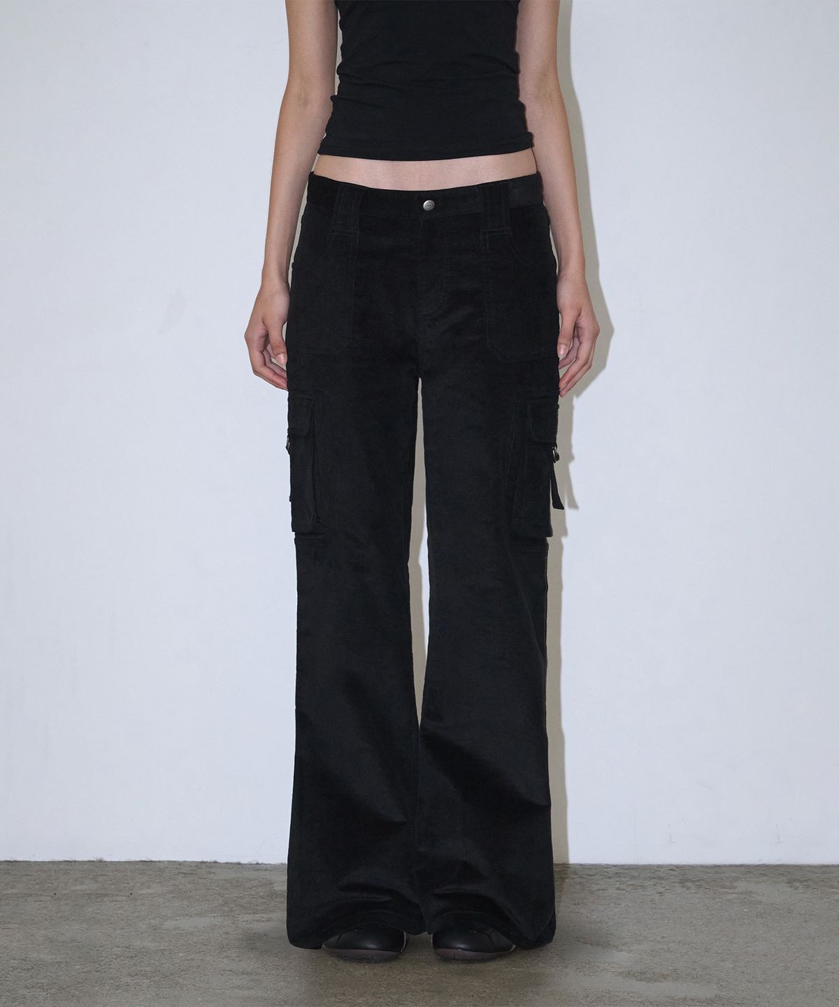 로타입(ROUGHTYPE) Corduroy Cargo Bootcut Pants - Black