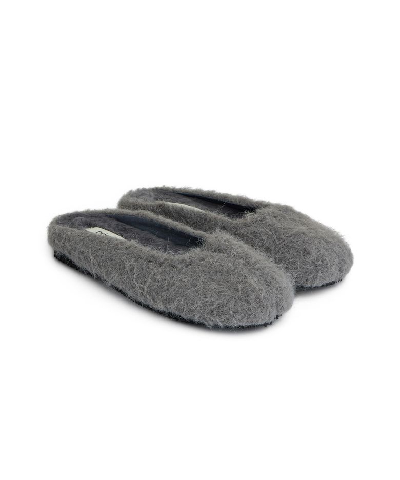 TABI STUD POINT SLIPPERS IN GREY