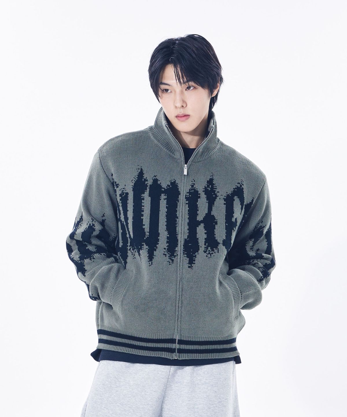 벙커버스터(BUNKERBUSTER) 하이넥 블러디 로고 니트 집업 MR5SU502_KHAKI