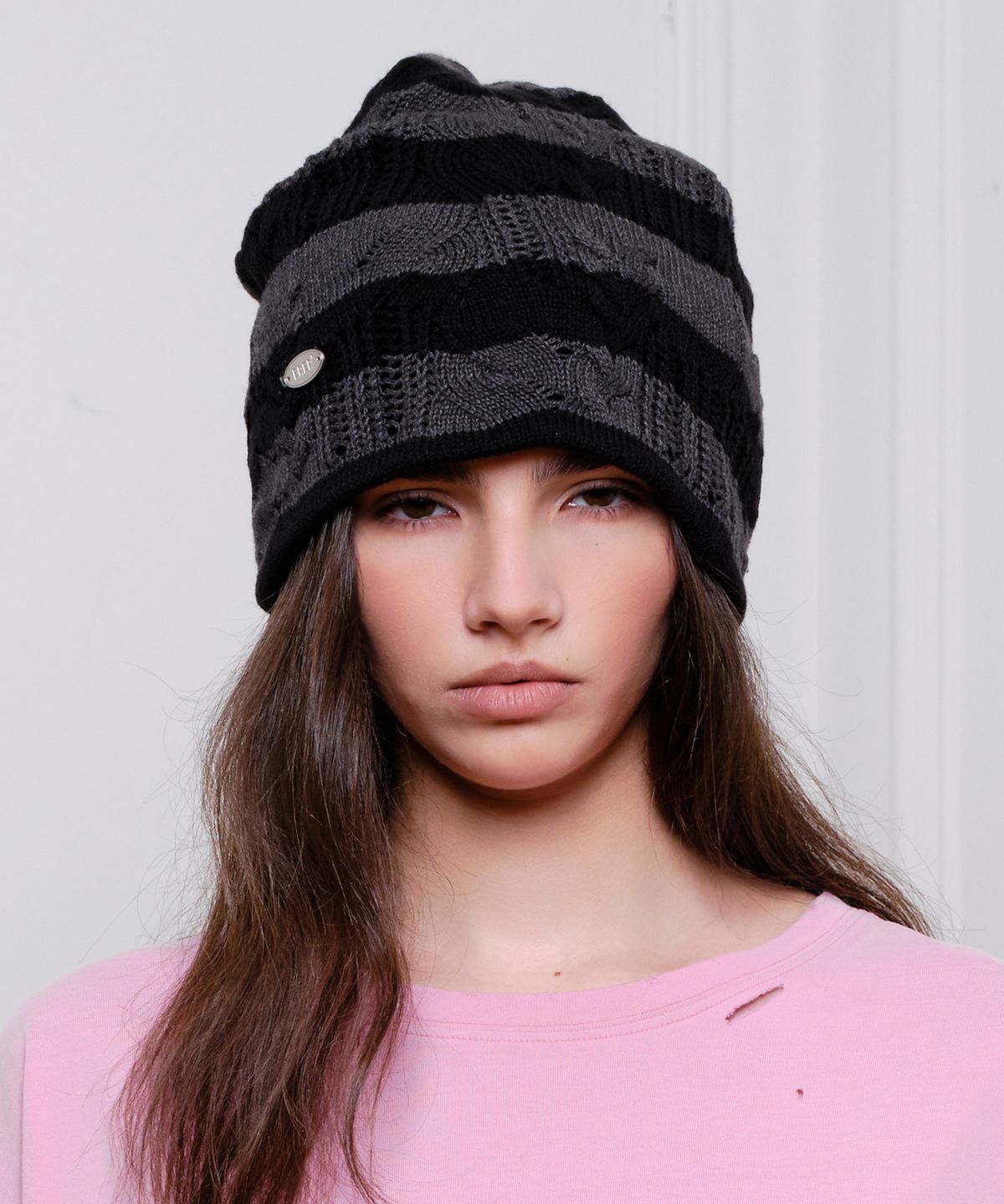 에르에르(ERER) Distressed Striped Beanie Black