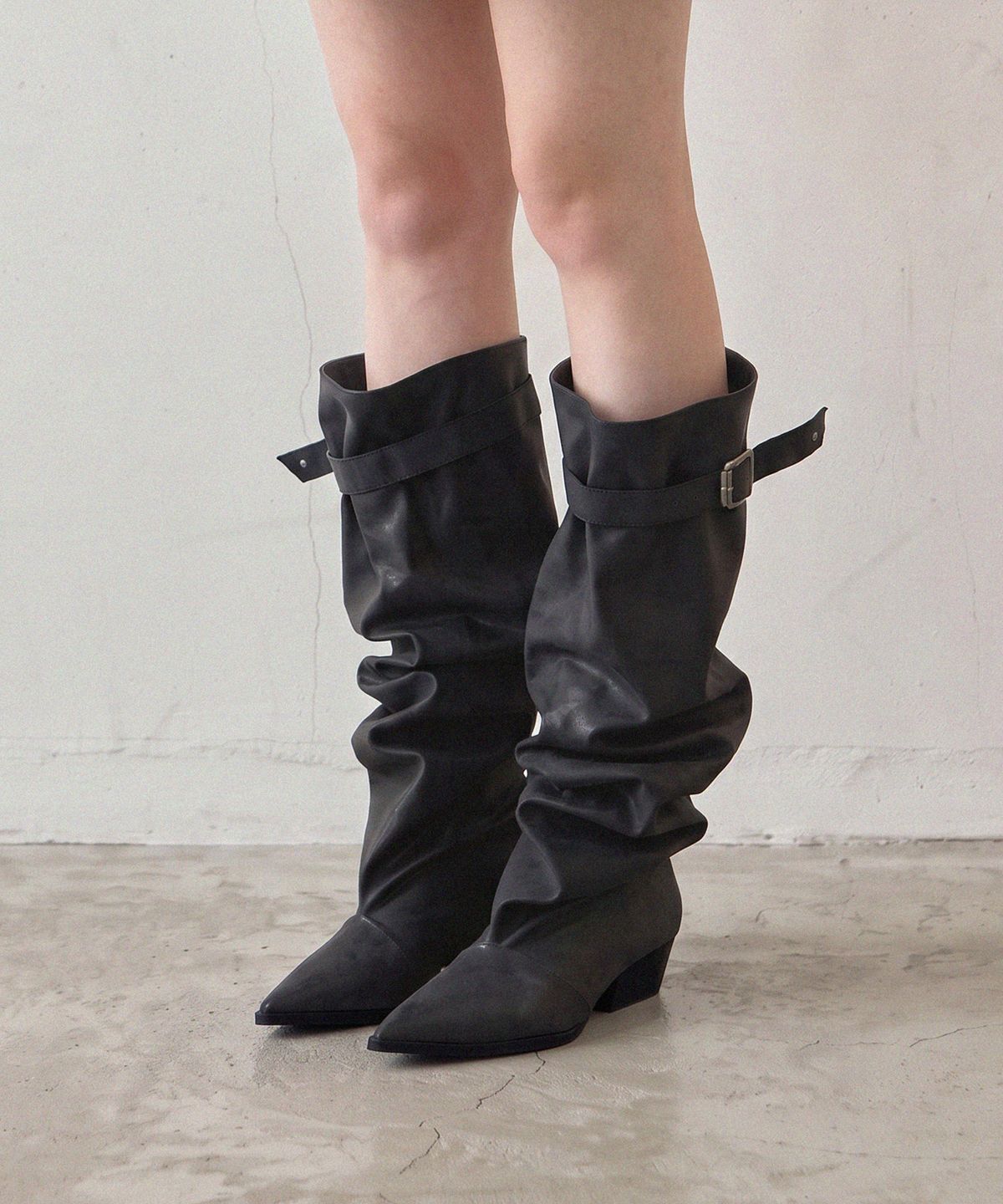 프리플라(FRI FLA) ljh1039 Pointed Toe Belted Slouchy Long Boots - 2 Colors