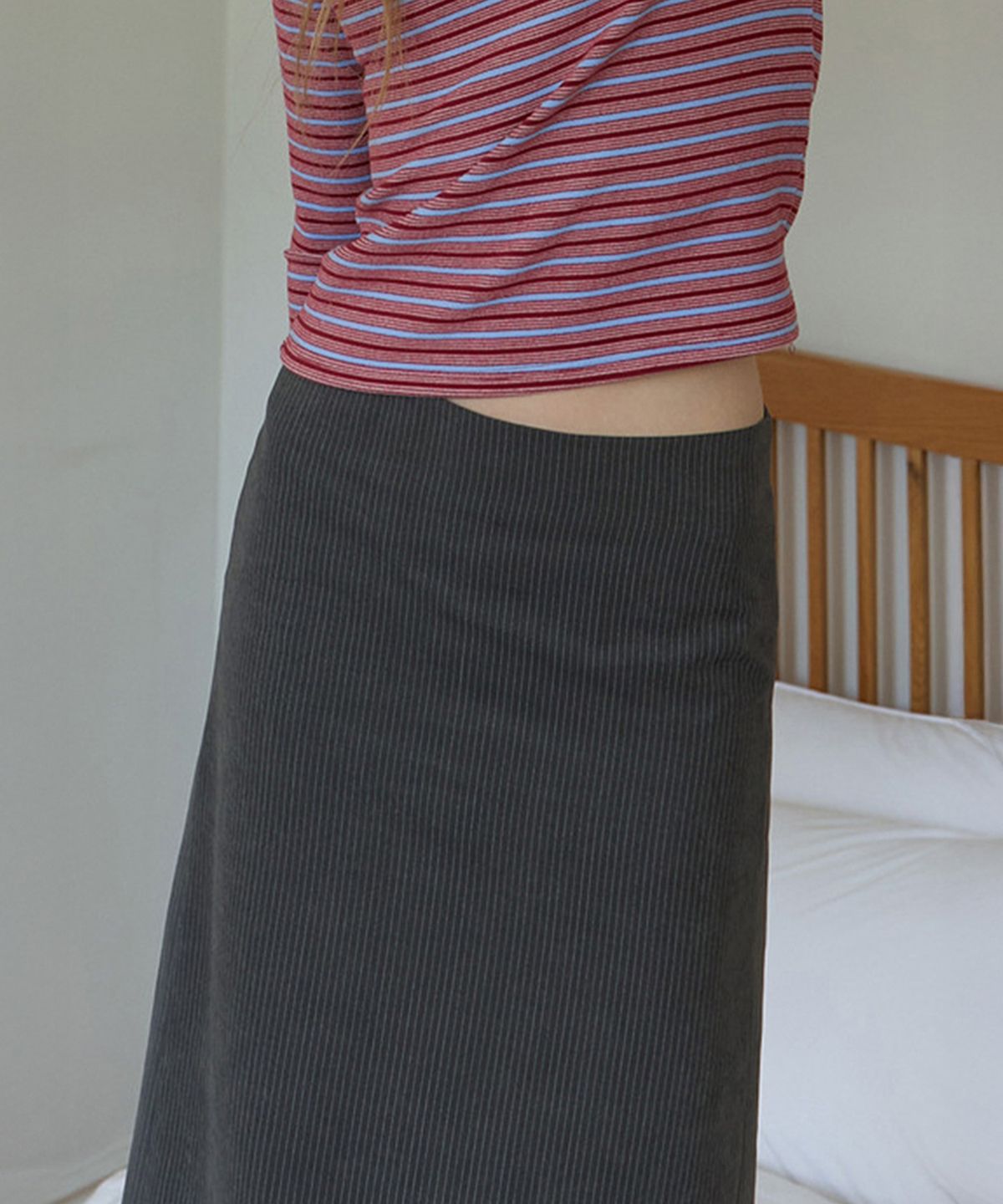 뮈르뮈르(MURMURE) 케이브 스트라이프 맥시 스커트_Kaive Skirt_Charcoal Gray