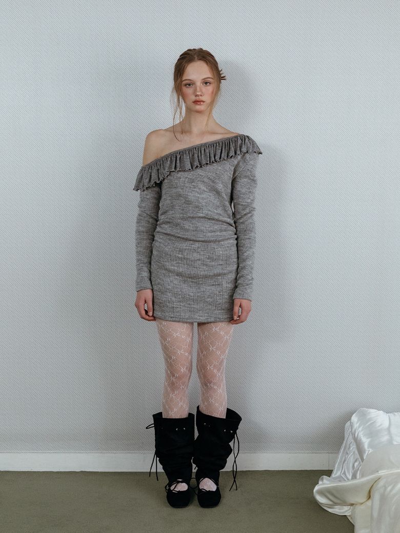 RUFFLE OFF SHOULDER DRESS / GREY
