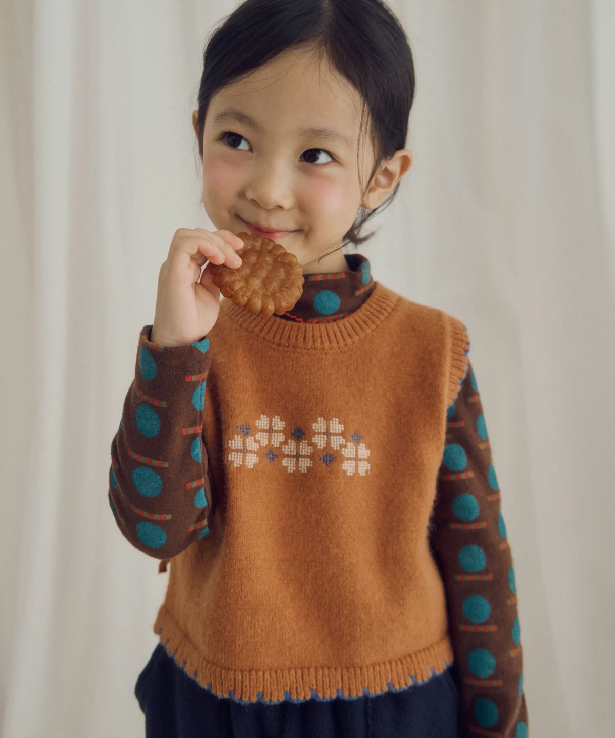 로토토베베(ROTOTOBEBE) 아뜰리에 자수 니트 베스트 (2 color)