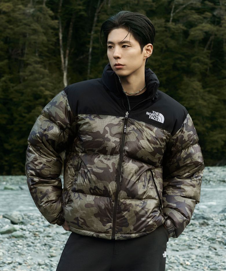 NJ1DS56A 남성 1996 노벨티 눕시 다운 자켓 DARK KHAKI