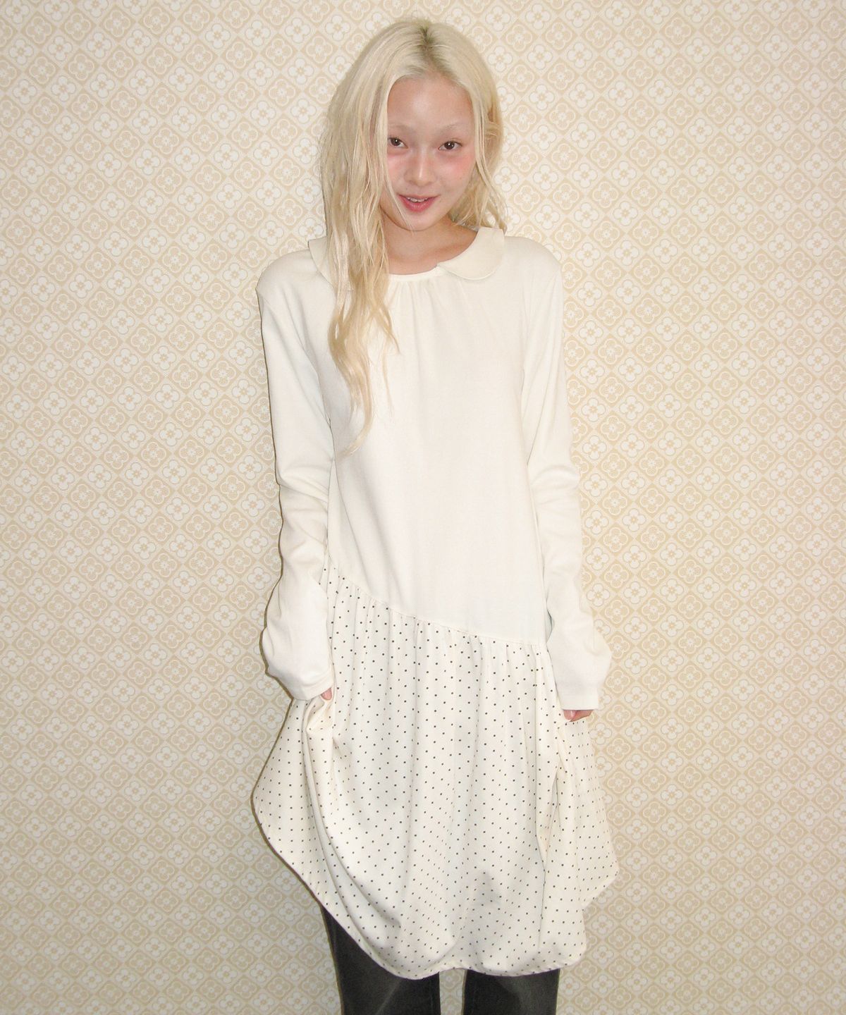아메스 월드와이드(AMES-WORLDWIDE) DOT SHIRRING UNBALANCE DRESS CREAM