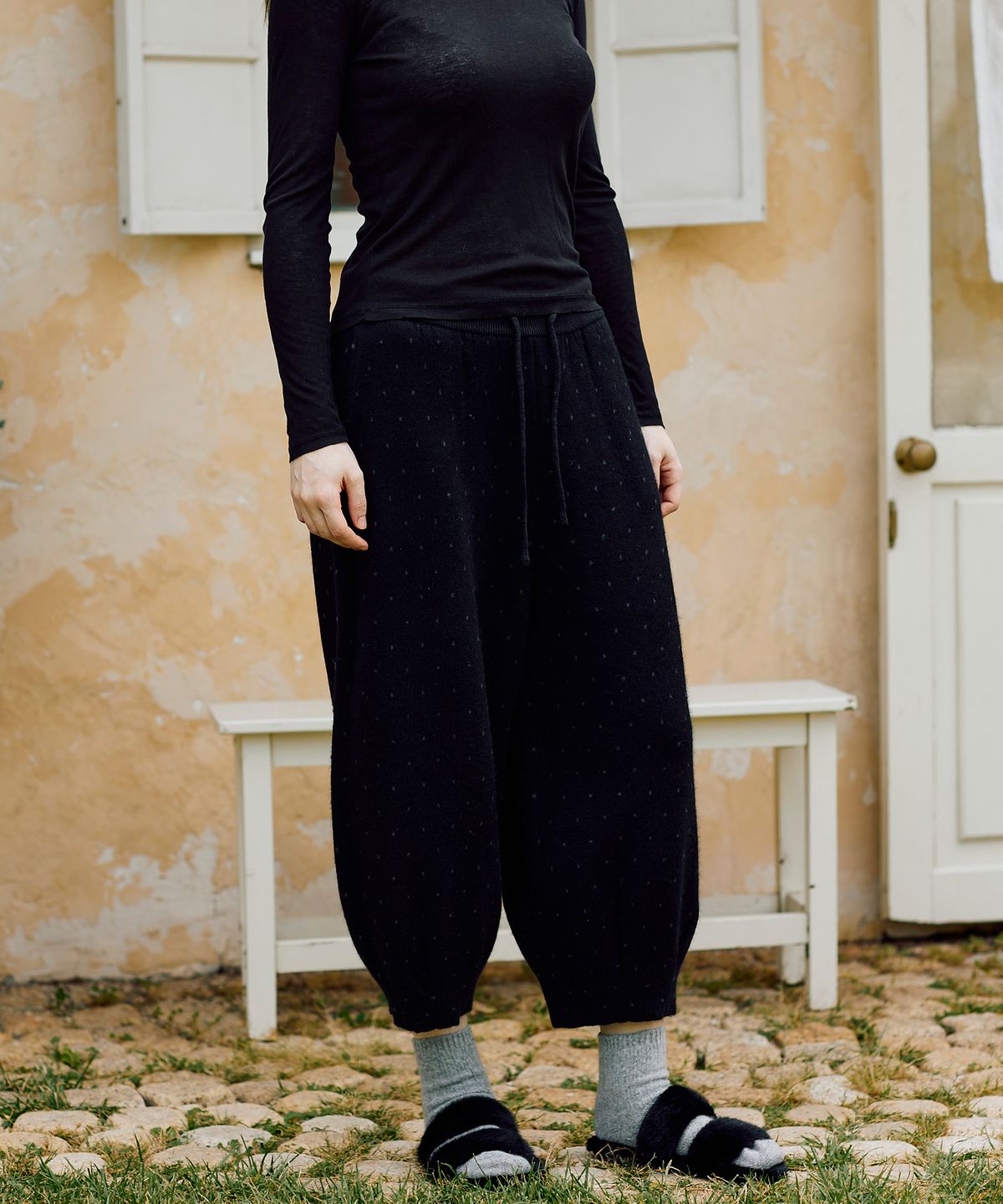 티나블러썸(TINABLOSSOM) DONG BLACK KNIT PANTS