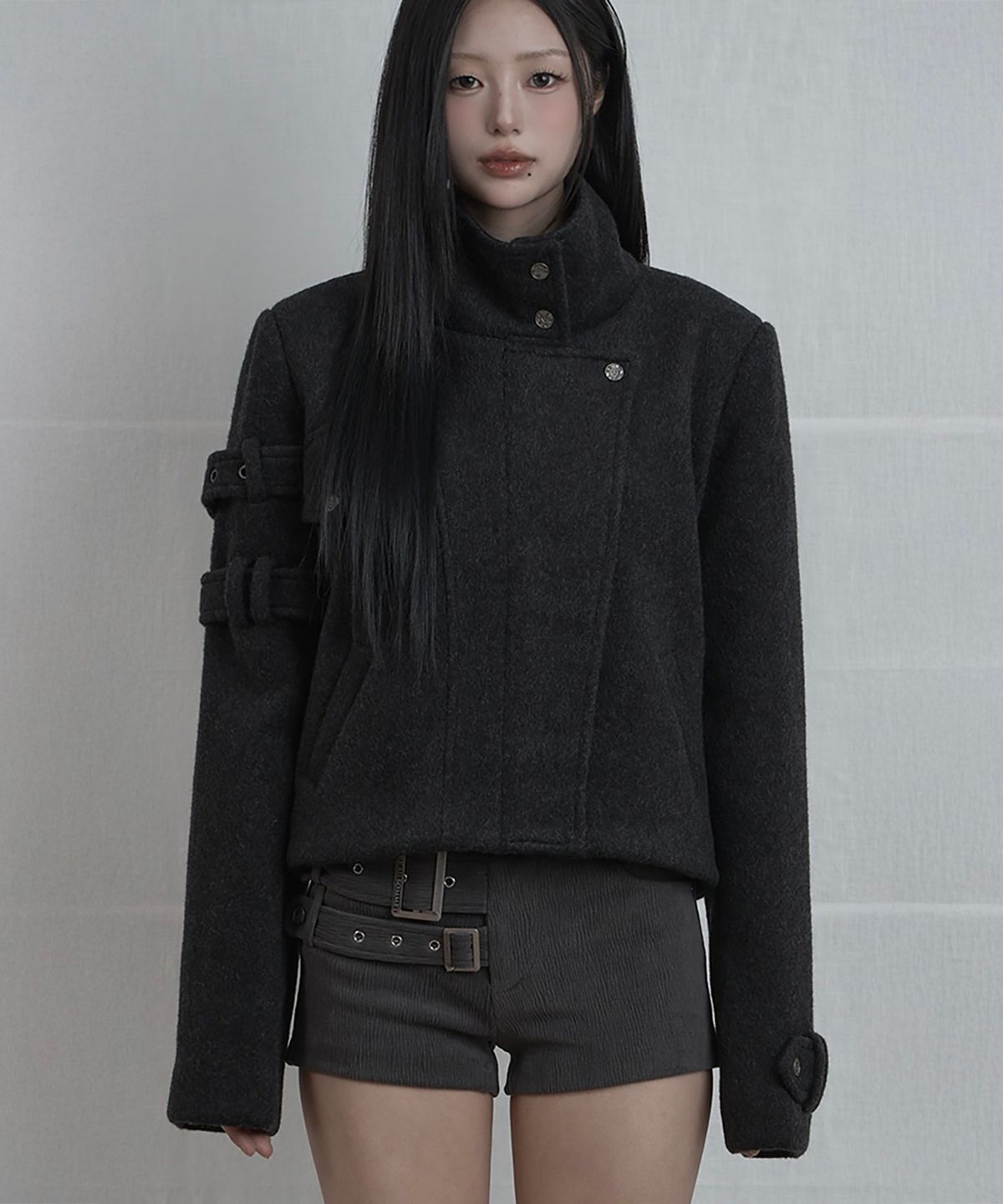에트오소메(ETRE AU SOMMET) Contrast Panel Buckle Short Coat (Black)
