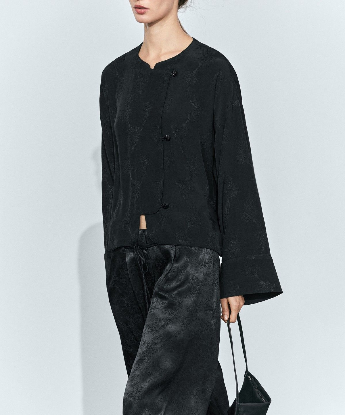 마시모두띠(MASSIMO DUTTI) 자카드 디테일 쇼트 재킷