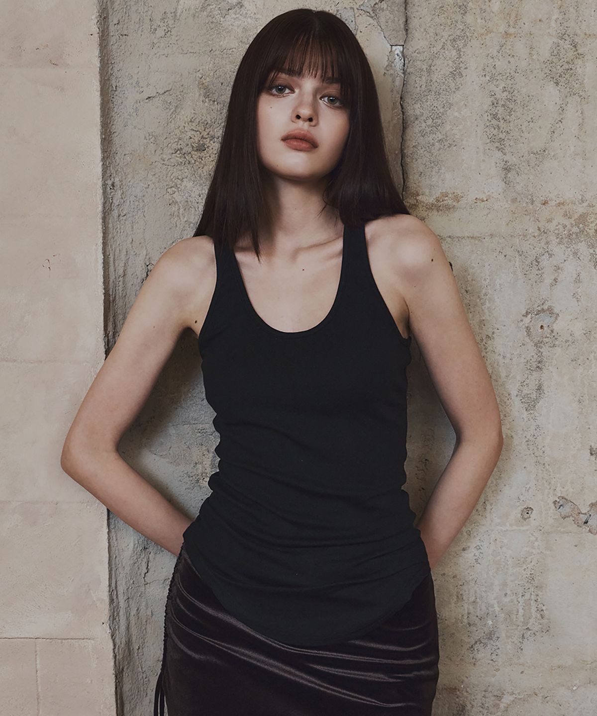 플리즈노팔로우(PLEASENOFOLLOW) Beni Racerback Sleeveless Top (Black)