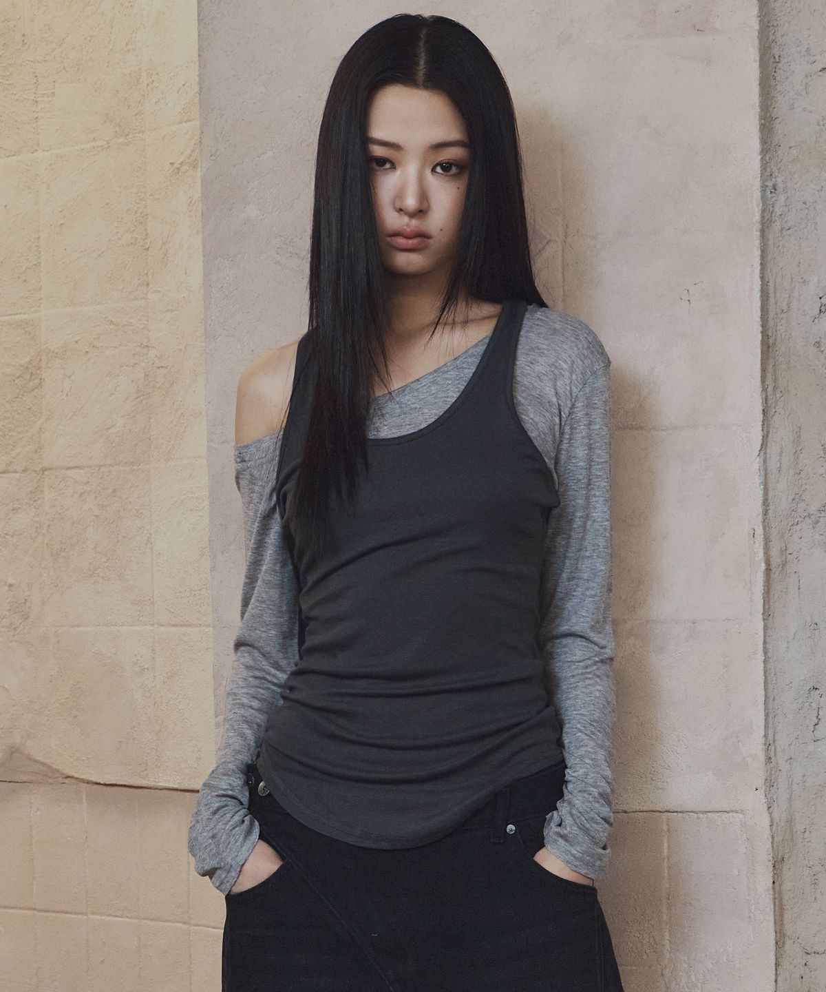 플리즈노팔로우(PLEASENOFOLLOW) Beni Racerback Sleeveless Top (Charcoal)