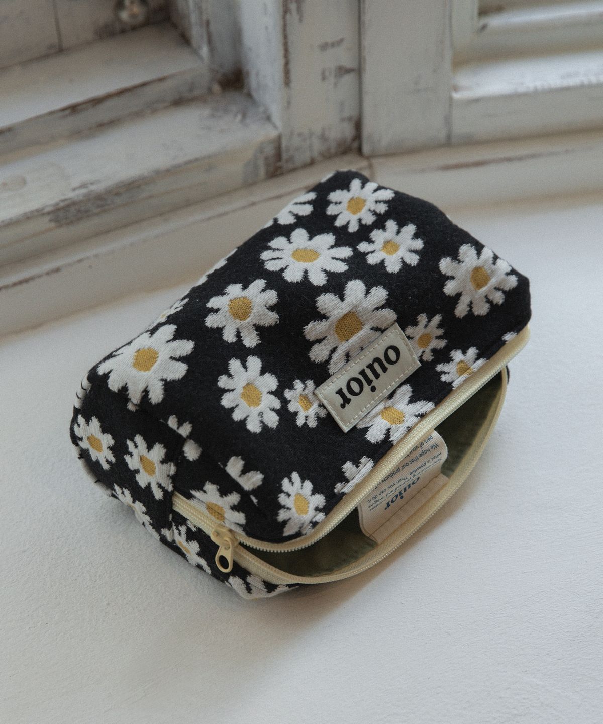 위올(OUIOR) [기프트박스]ouior everyday pouch_marguerite black