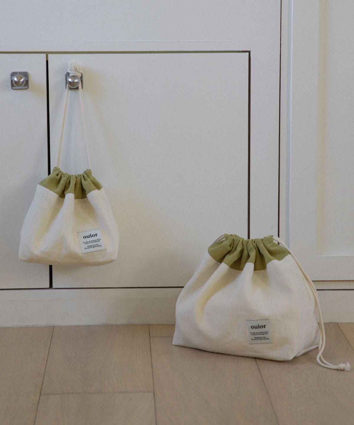 위올(OUIOR) [기프트박스]ouior chubby string pouch_olive&cream