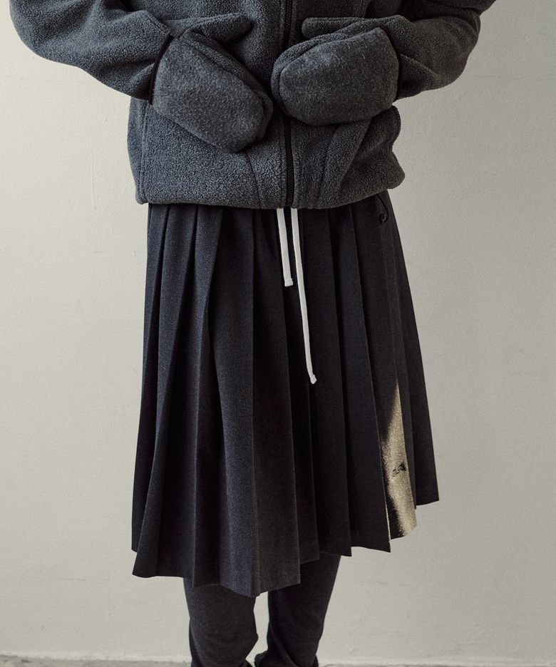 Slit Pleated Skirt (CHARCOAL)