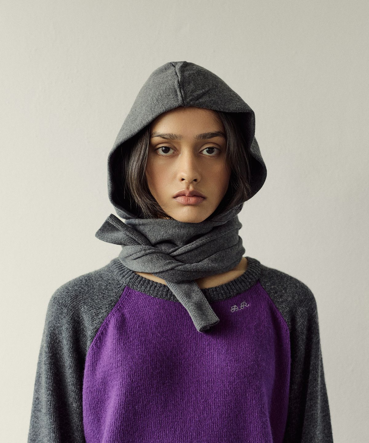 백로(BAEKRO) Lazy Layering Hoodie Scarf (CHARCOAL)