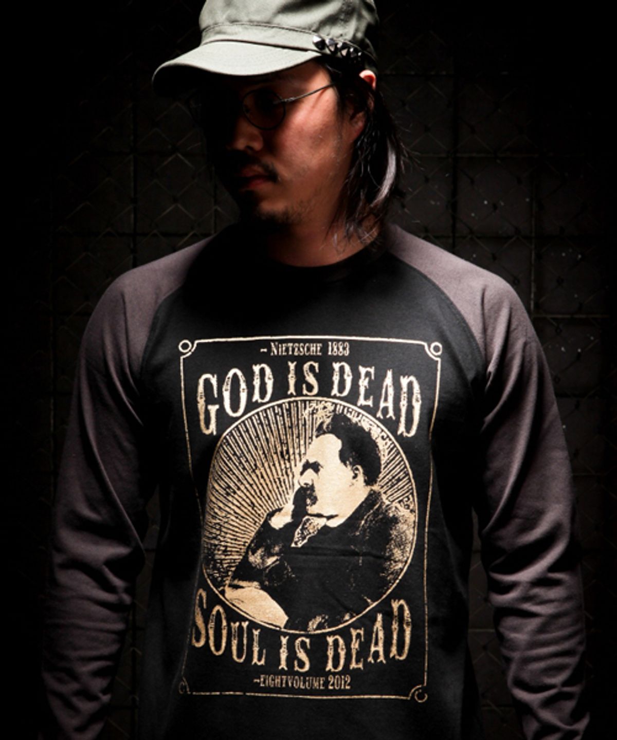 에잇볼륨(EIGHTVOLUME) SOUL IS DEAD BD RAGLAN(GOLD)