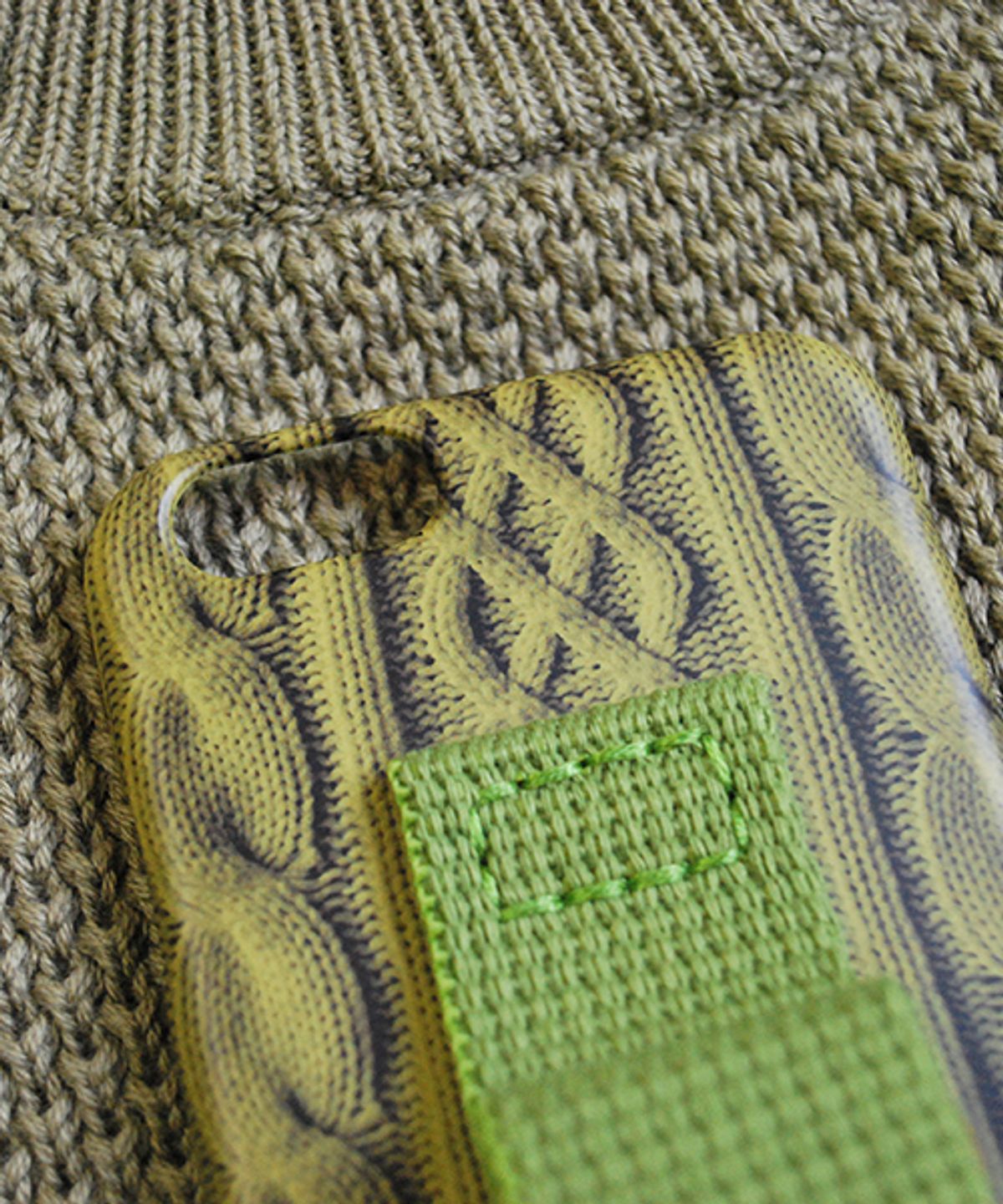 세컨드유니크네임(SECOND UNIQUE NAME) SUN CASE SWEATER OLIVE