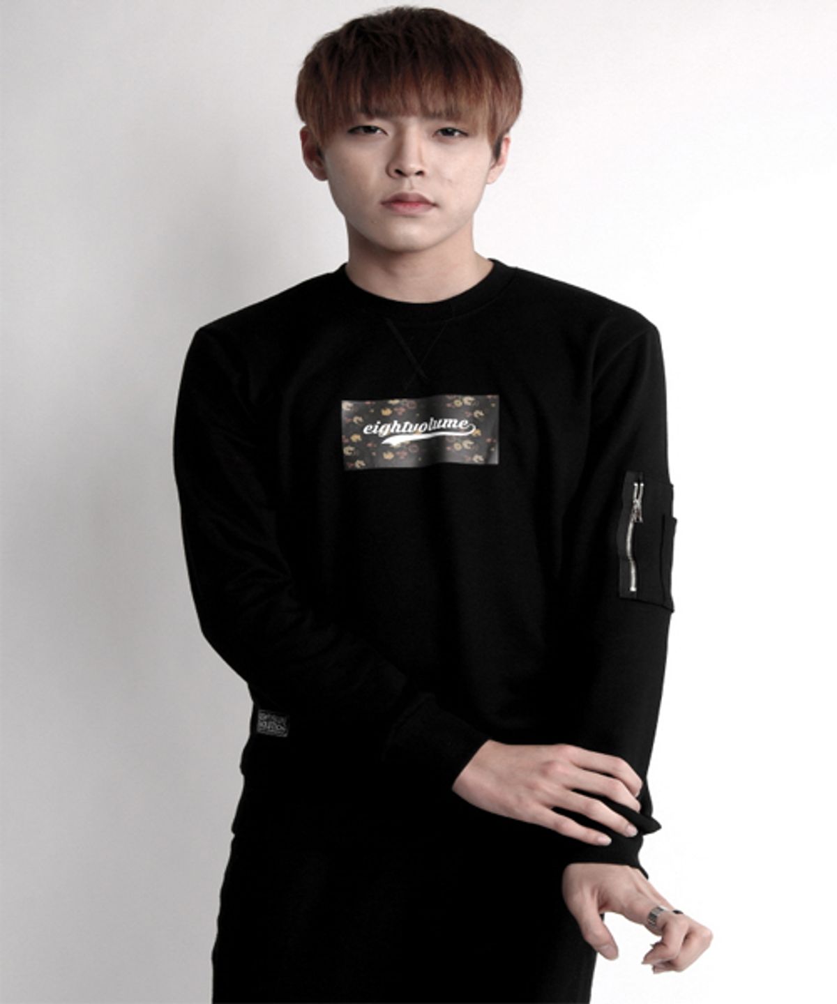 에잇볼륨(EIGHTVOLUME) EV S.Flower Logo Crewneck (Black)