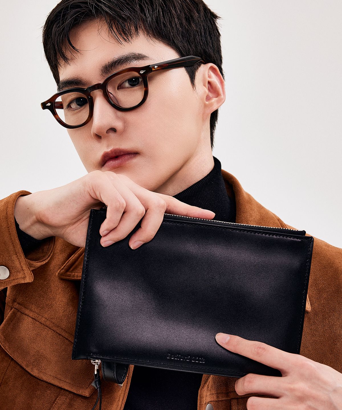베드포드일레븐스(BEDFORD11TH) 아래위 다른공간 제공 리버스집파우치[black]