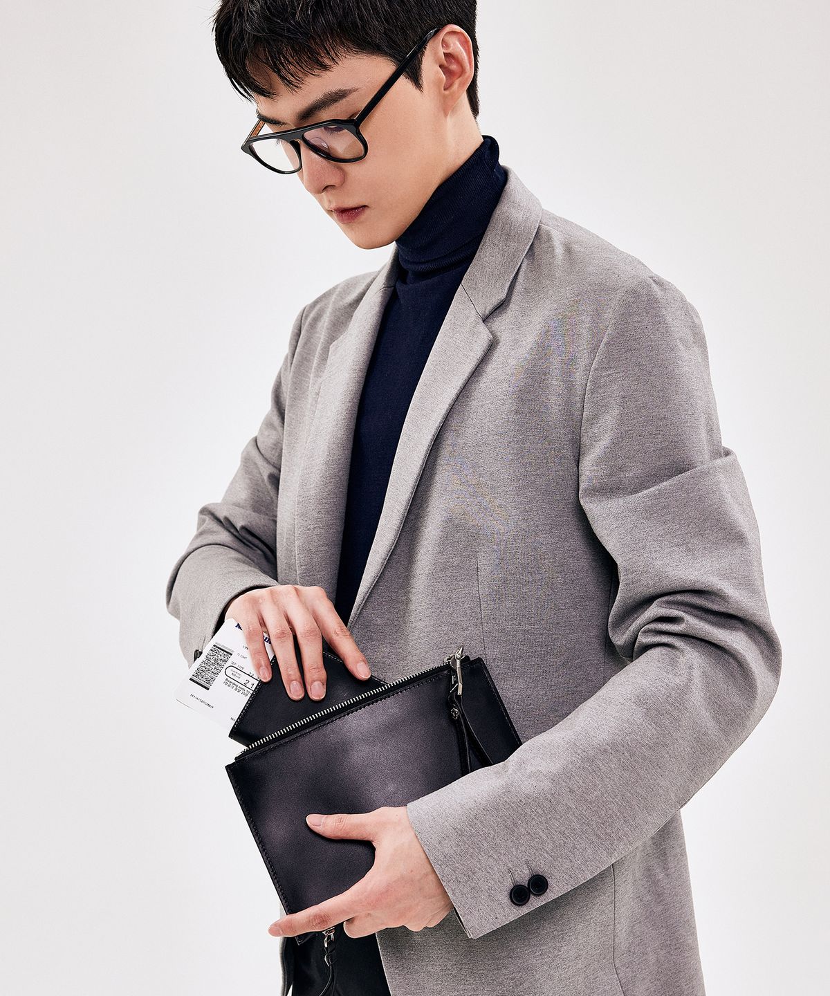 베드포드일레븐스(BEDFORD11TH) 아래위 다른공간 제공 리버스집파우치[black]