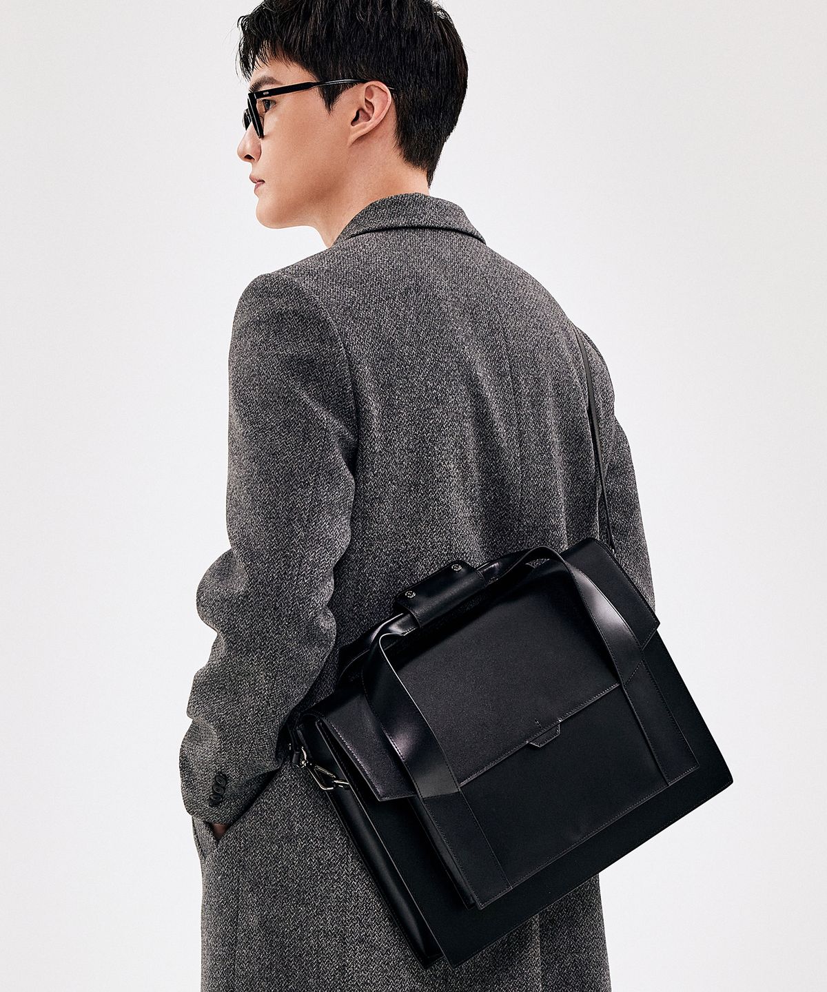 베드포드일레븐스(BEDFORD11TH) 폴리건사첼 CEO백 블랙
