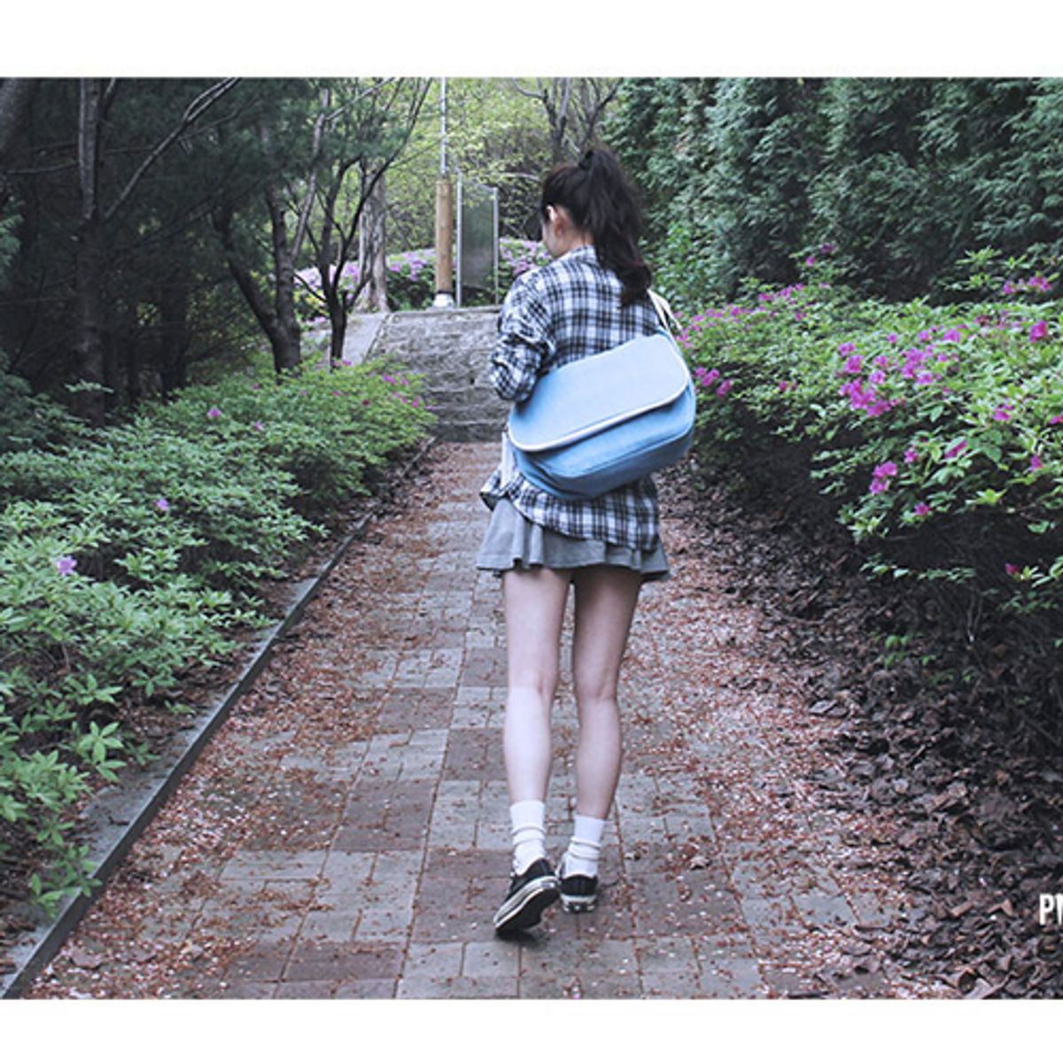 피스메이커(PIECE MAKER) ALICE CANVAS MESSENGER BAG (LIGHT BLUE)