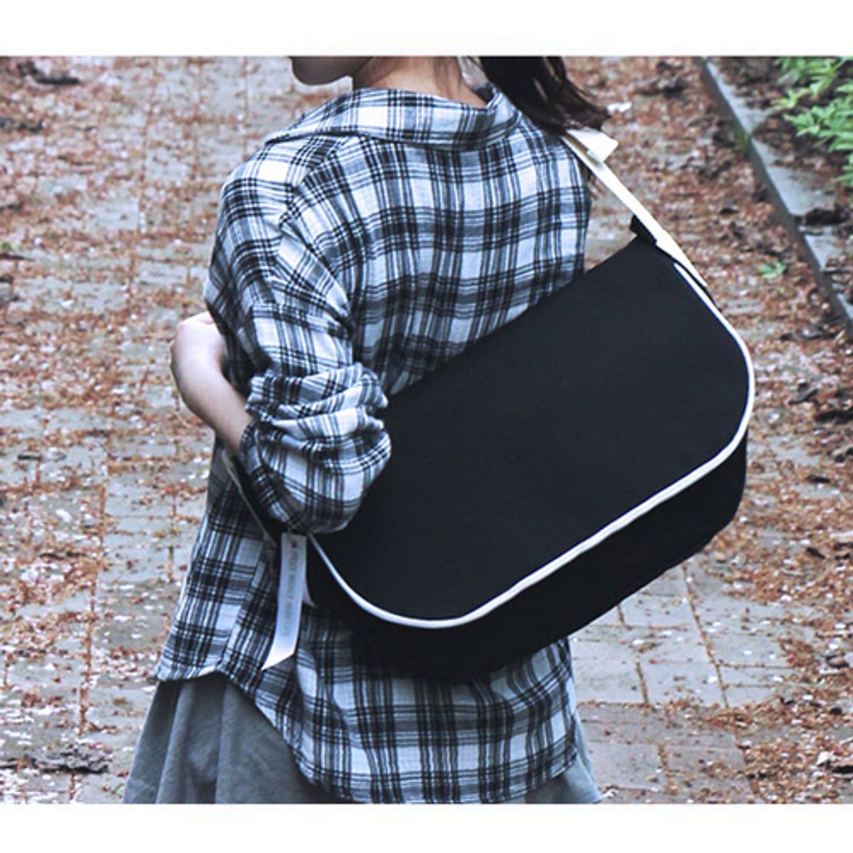 피스메이커(PIECE MAKER) ALICE CANVAS MESSENGER BAG (BLACK)