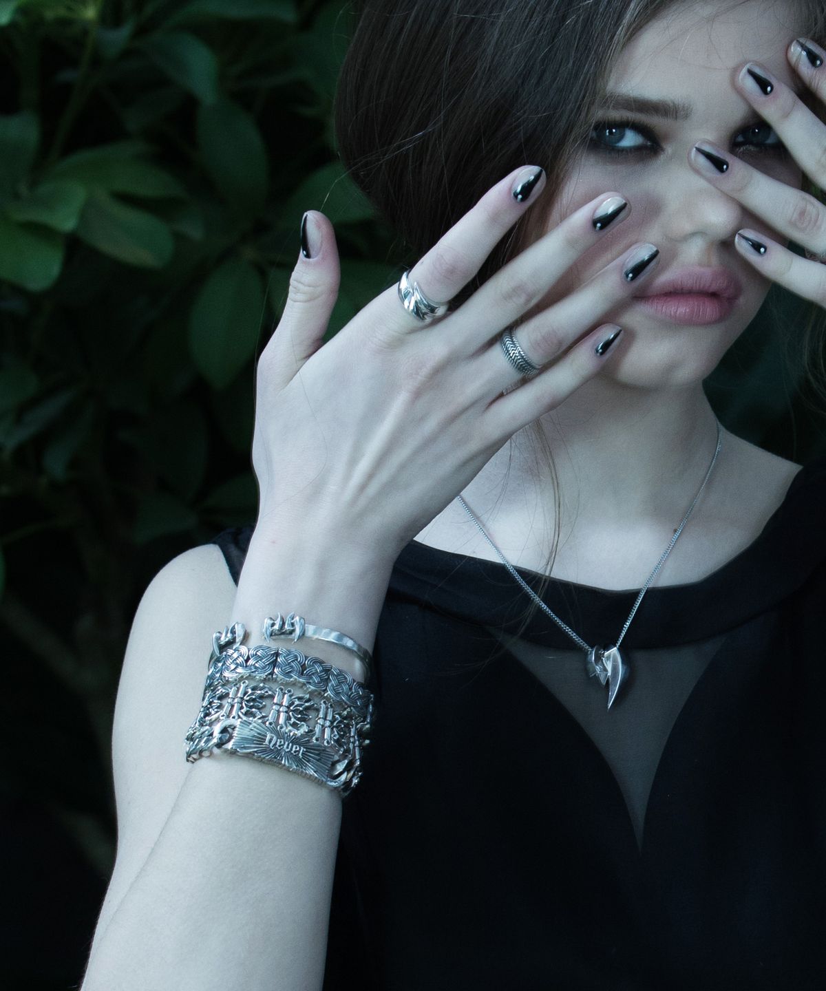 매즈믹(MEZMIC) M Logo Bracelet