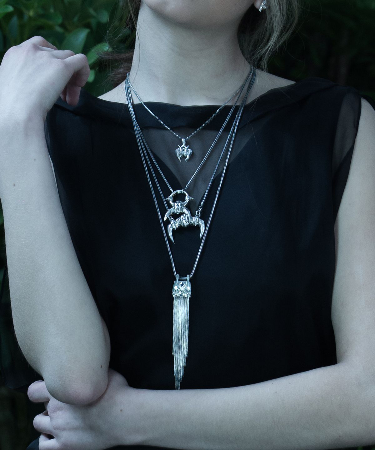 매즈믹(MEZMIC) Teeth rolling Necklace