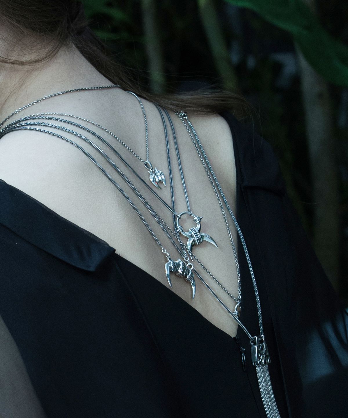 매즈믹(MEZMIC) Teeth rolling Necklace