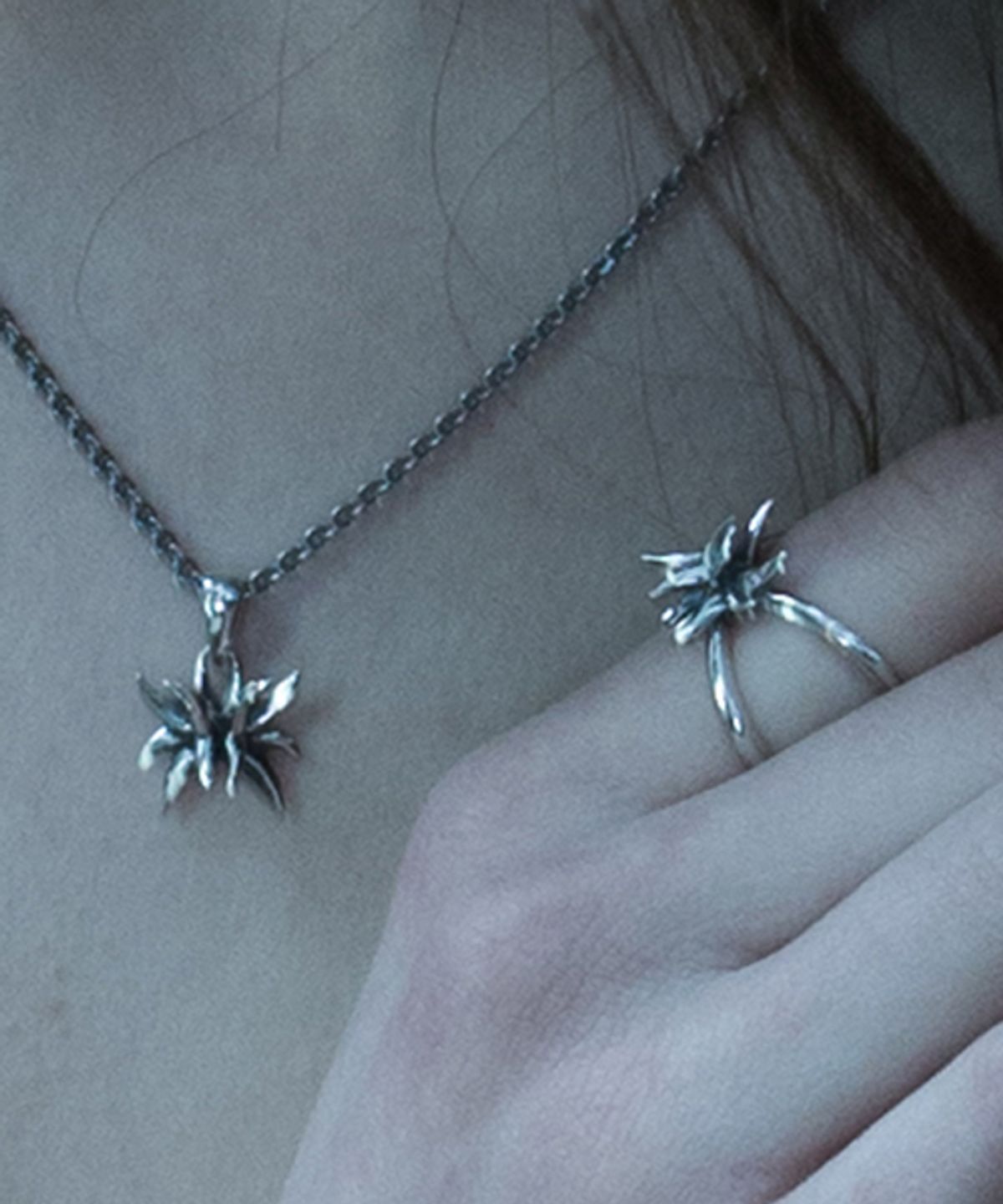 매즈믹(MEZMIC) Teeth flower Ring