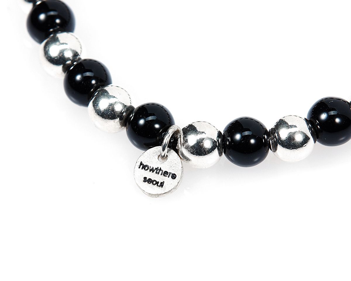 하우데어(HOWTHERE) 하우데어 은볼팔찌 half & half - silver ball and black stone