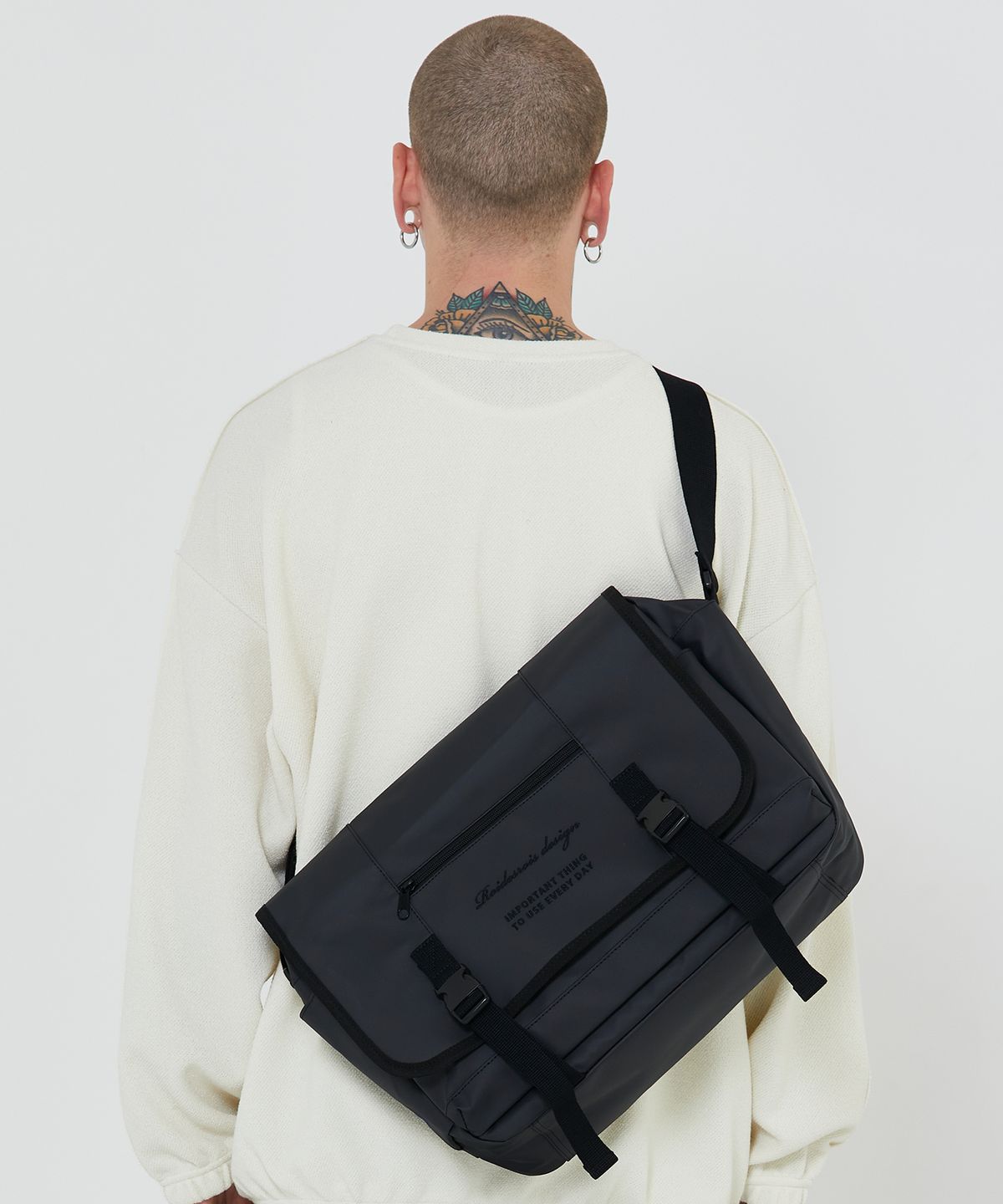로아드로아(ROIDESROIS) 클랩클랩 크로스 메신저백 (제트블랙)